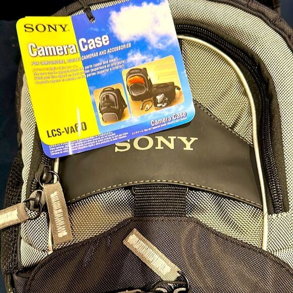 NWT-SONY CAMERA CASE - Picture 2 of 7